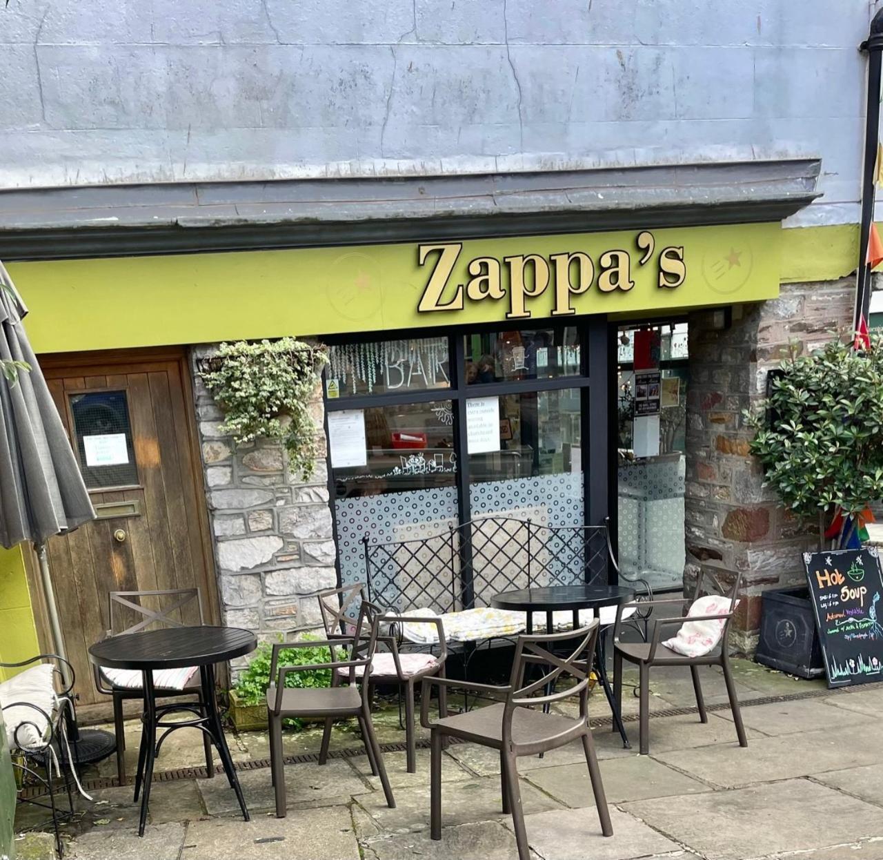 The Totnes Guest House. Upstairs At Zappa'S المظهر الخارجي الصورة