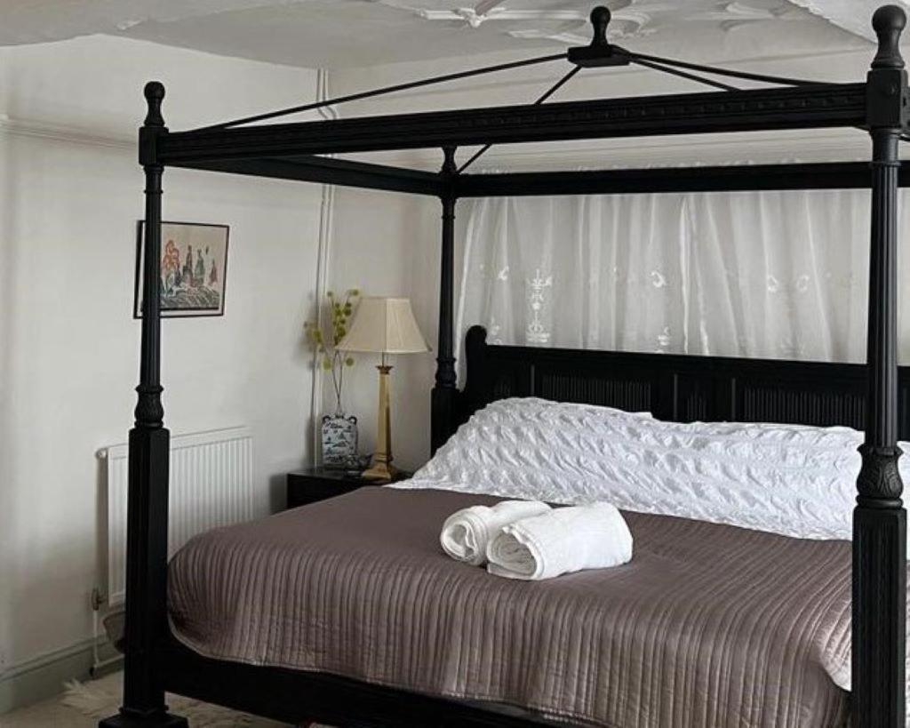 The Totnes Guest House. Upstairs At Zappa'S المظهر الخارجي الصورة